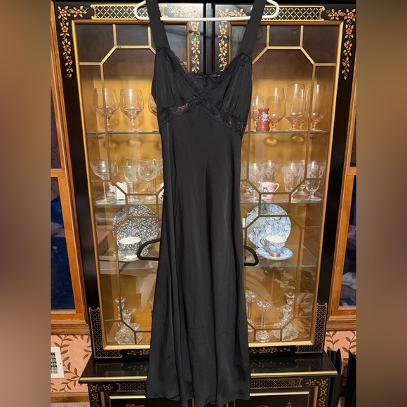 Forever 21 Other - Forever 21 Black Lace-Trim Slip Dress